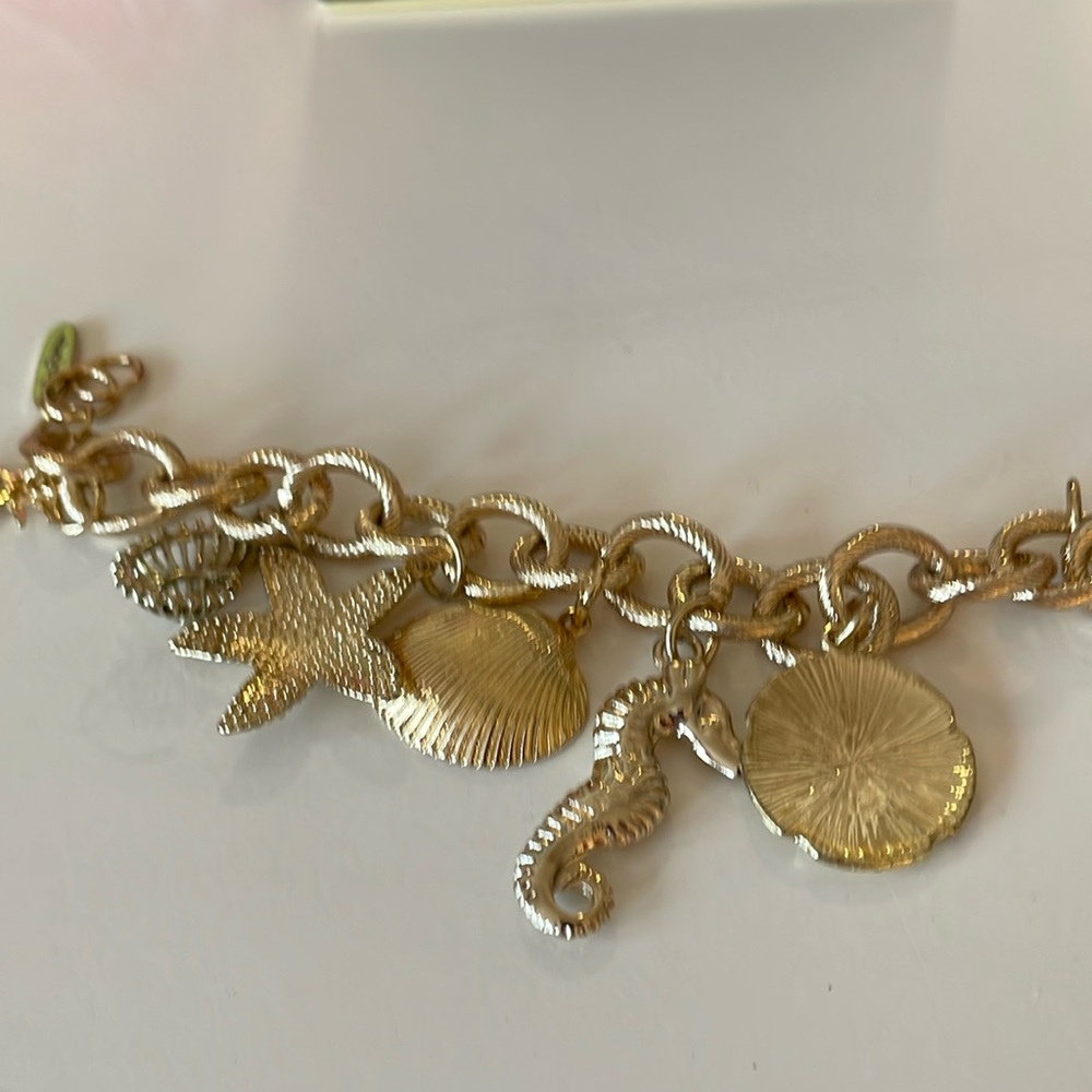 EUC Lilly Pulitzer bracelet-seashell and starfish